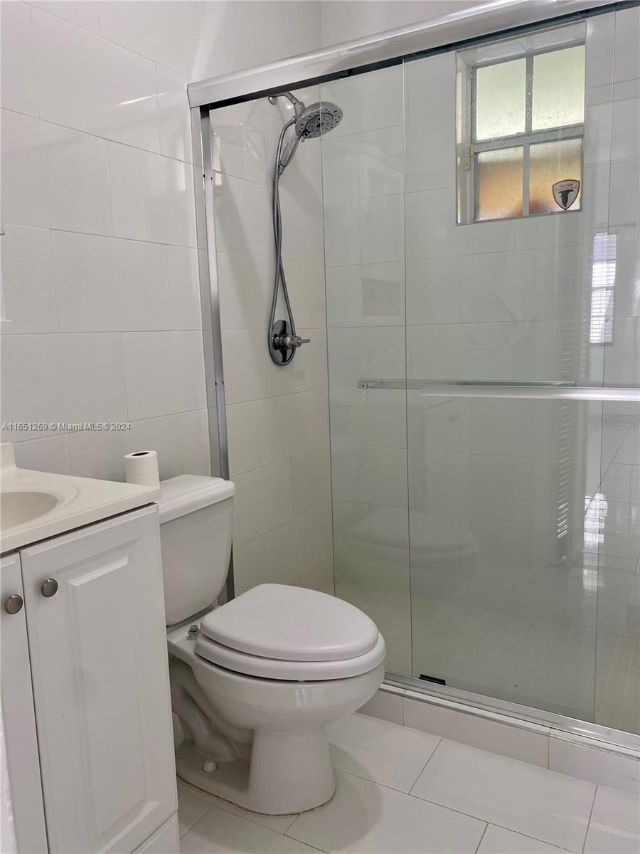 COMFORT GARDENS - Residential Lease