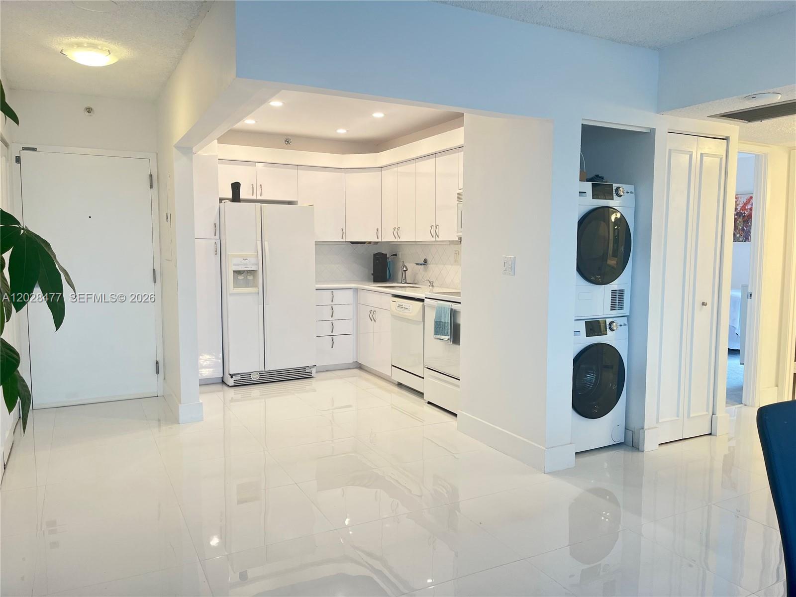DELVISTA TOWERS CONDO - Residential Lease