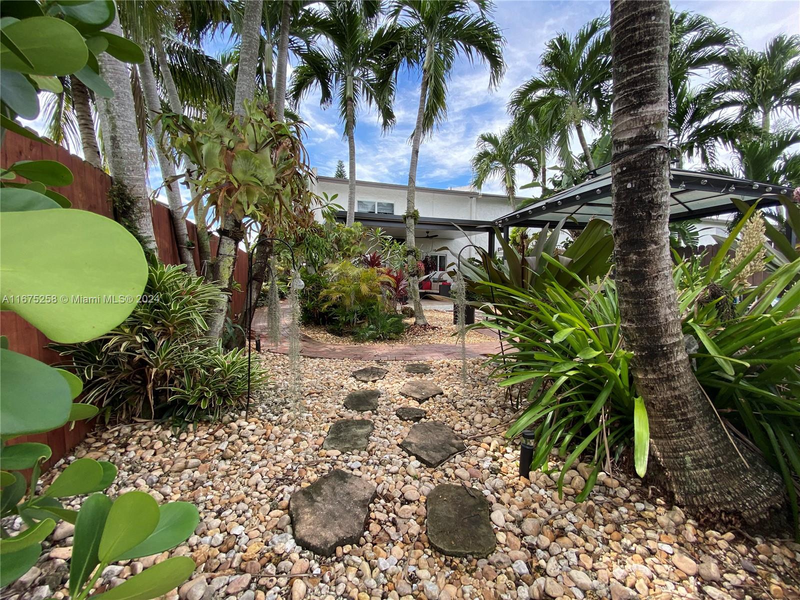 SNAPPER CREEK TOWNHOUSES - Residential Lease