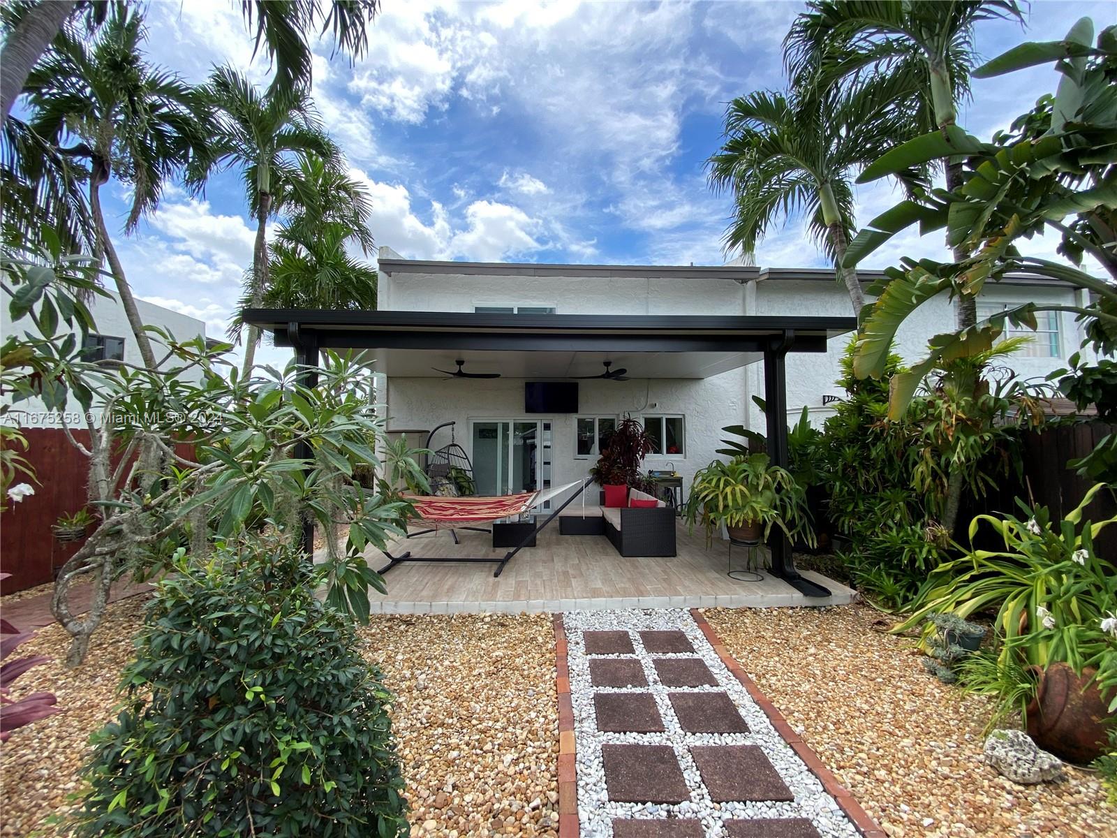 SNAPPER CREEK TOWNHOUSES - Residential Lease