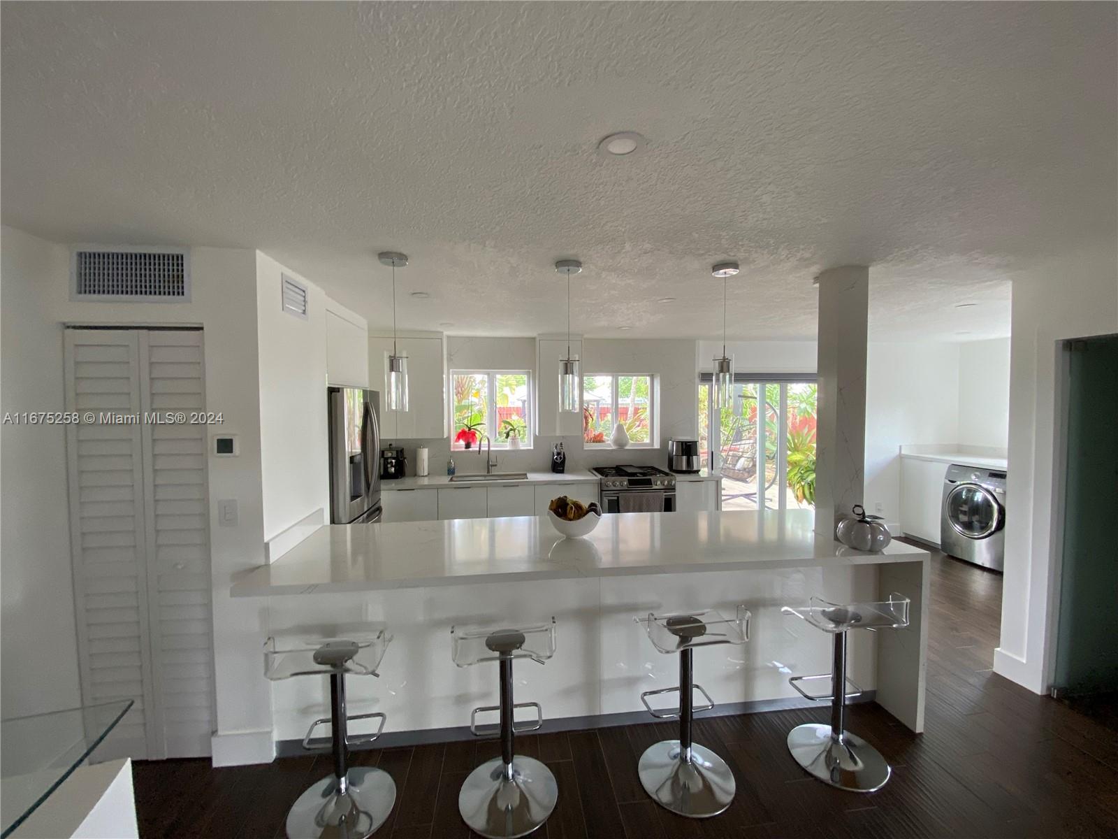 SNAPPER CREEK TOWNHOUSES - Residential Lease