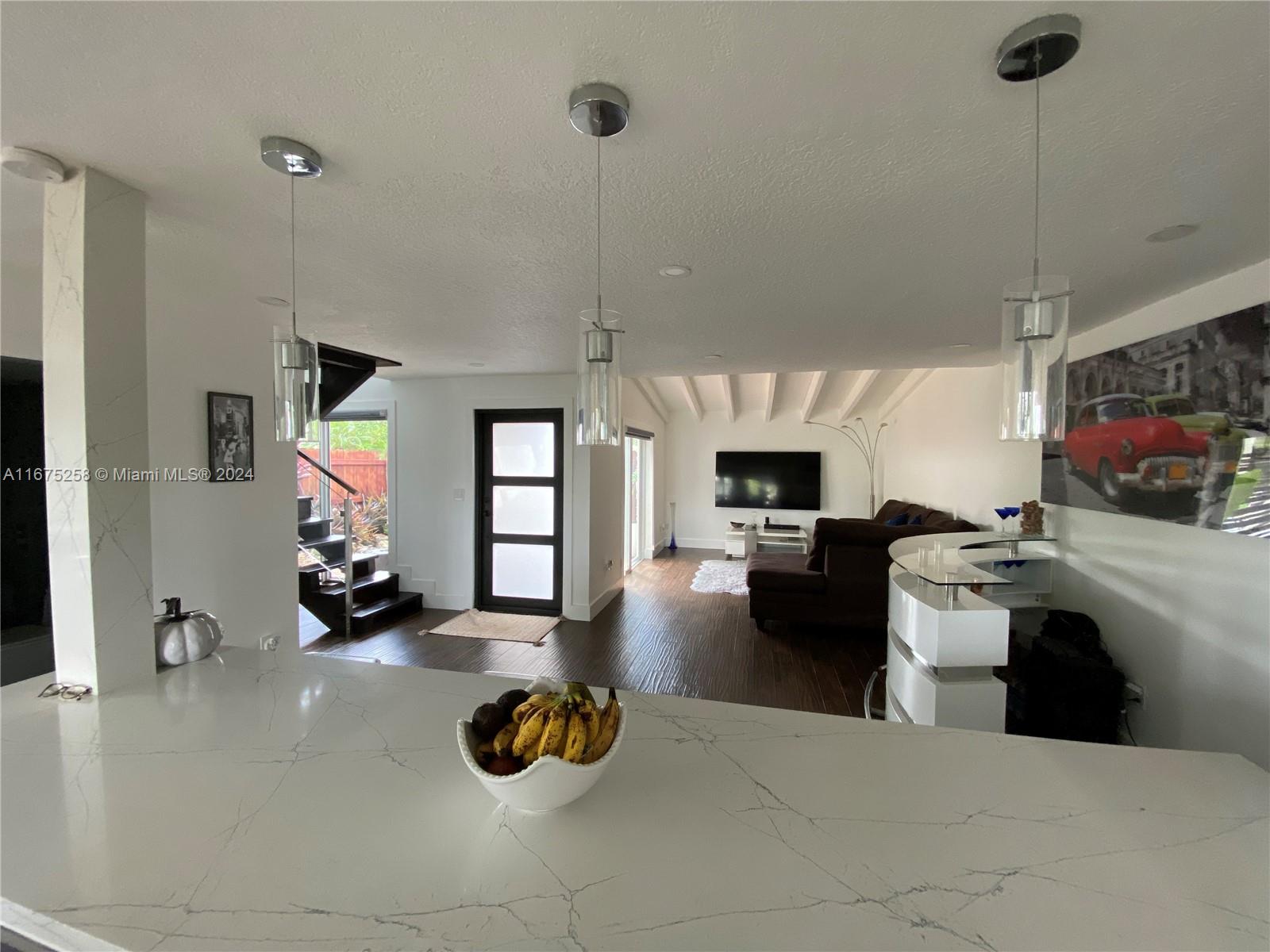 SNAPPER CREEK TOWNHOUSES - Residential Lease