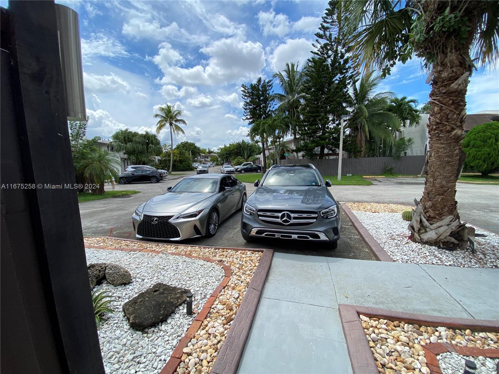 SNAPPER CREEK TOWNHOUSES - Residential Lease