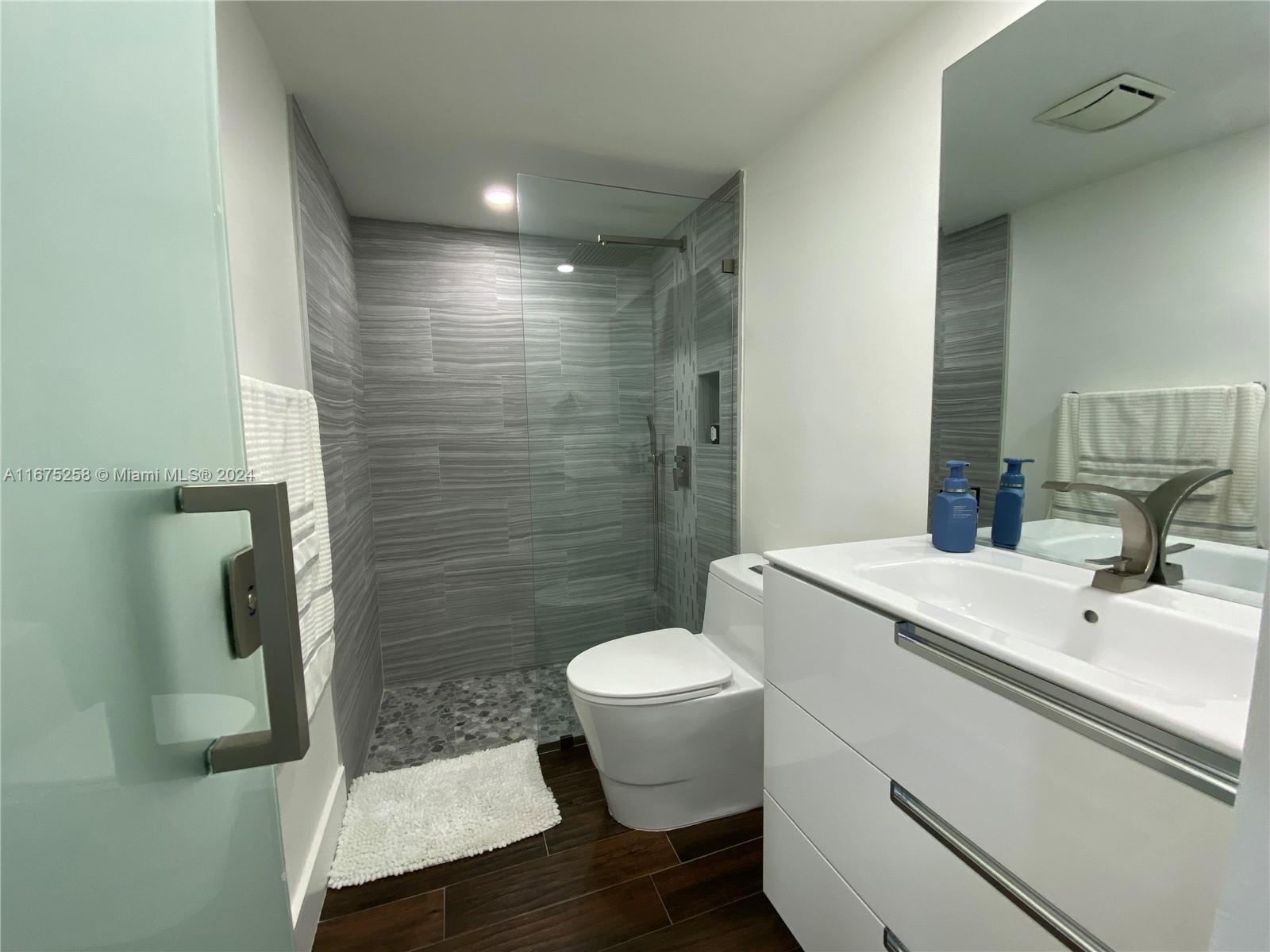 SNAPPER CREEK TOWNHOUSES - Residential Lease
