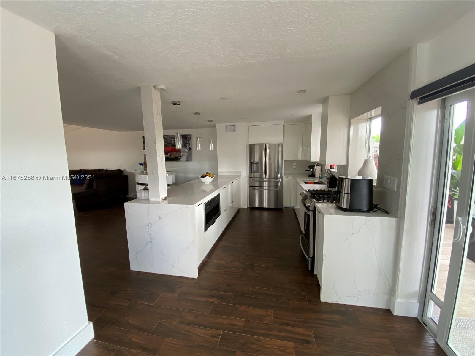 SNAPPER CREEK TOWNHOUSES - Residential Lease