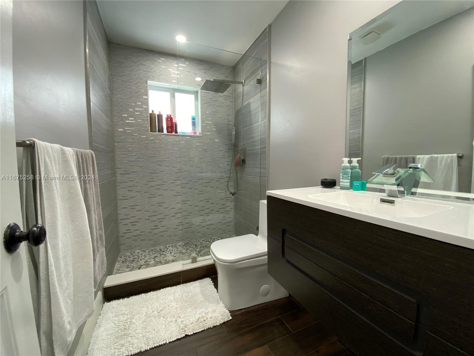 SNAPPER CREEK TOWNHOUSES - Residential Lease