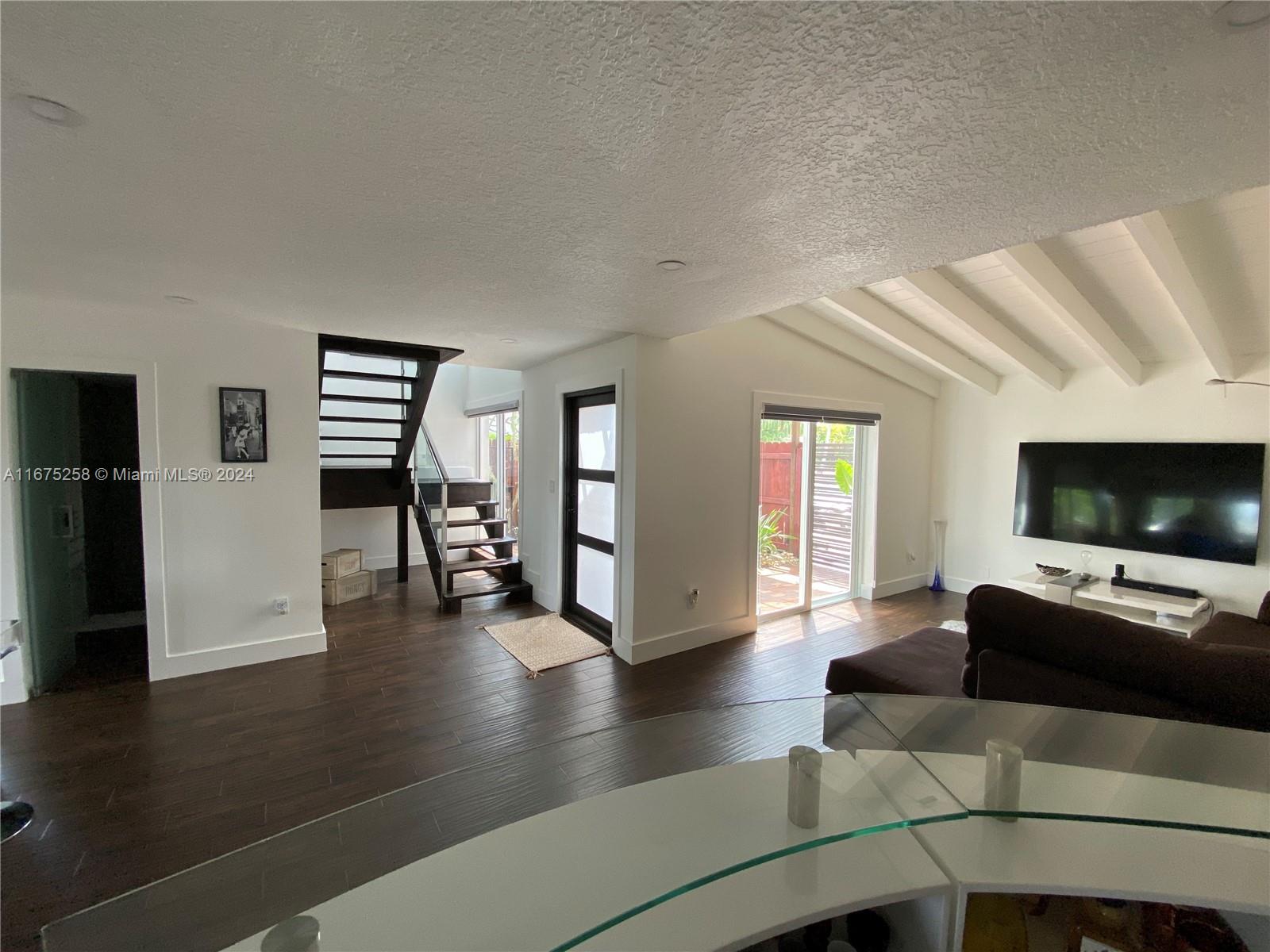 SNAPPER CREEK TOWNHOUSES - Residential Lease