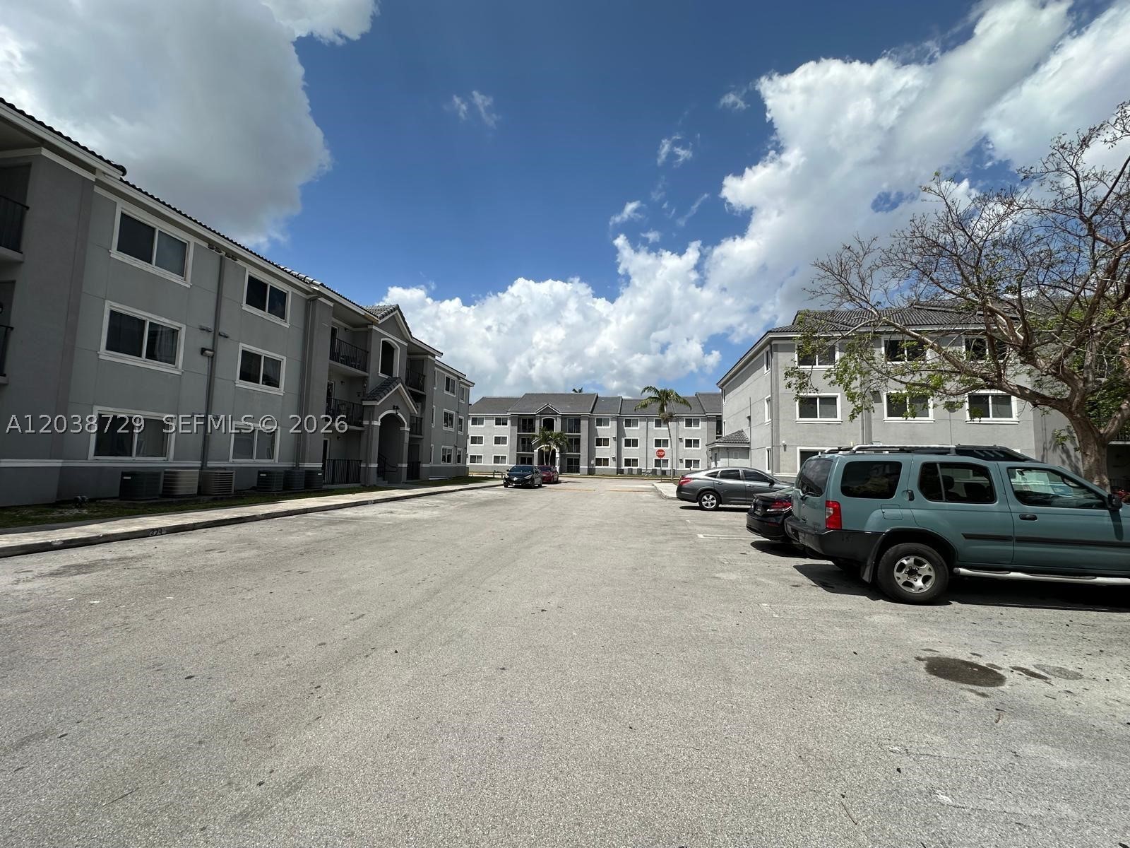 VISTA TRACE 8 CONDO - Residential Lease