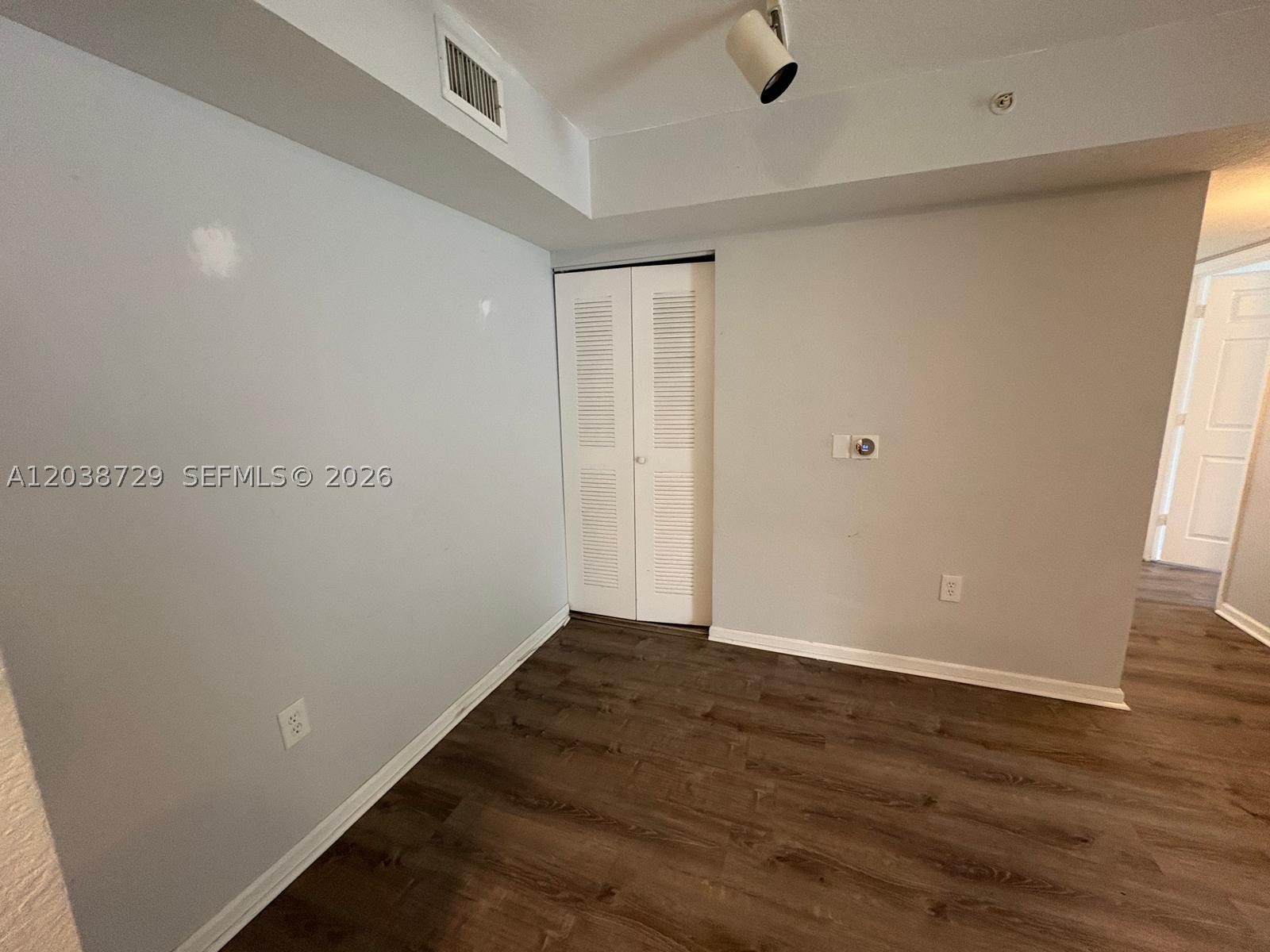 VISTA TRACE 8 CONDO - Residential Lease