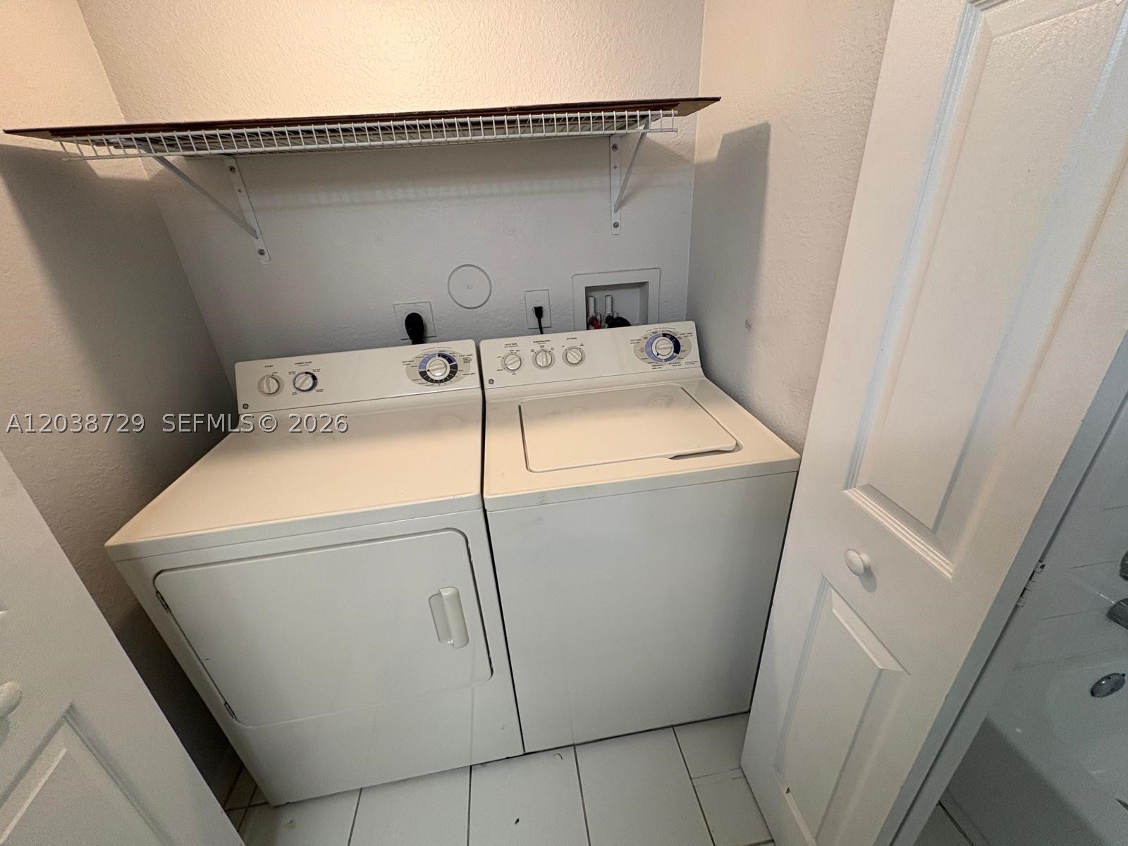 VISTA TRACE 8 CONDO - Residential Lease
