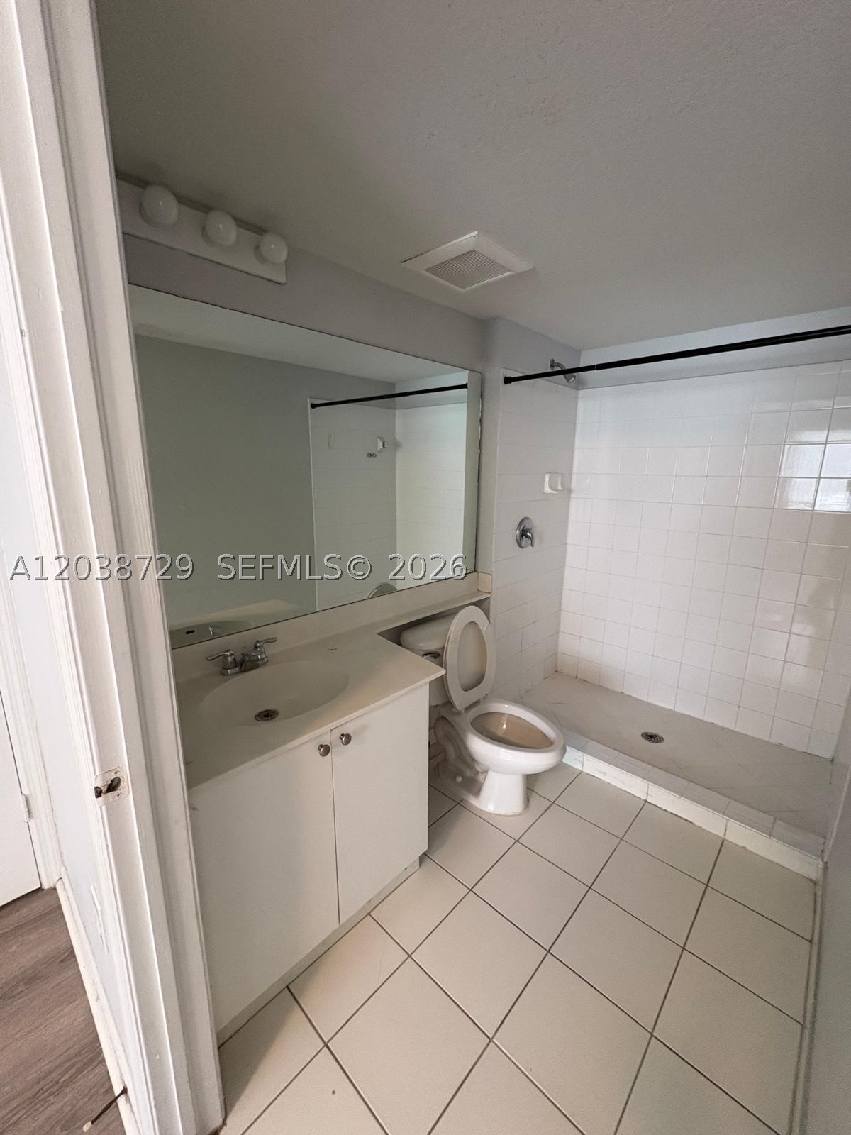 VISTA TRACE 8 CONDO - Residential Lease
