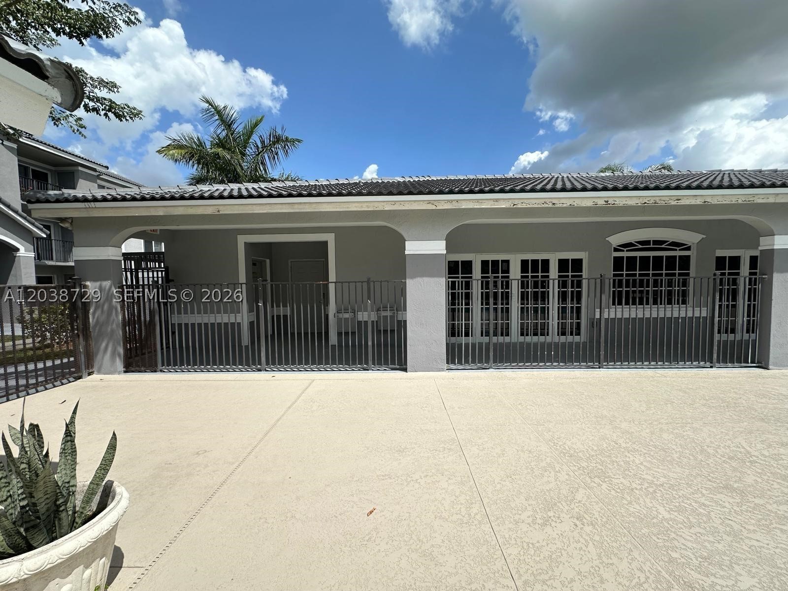 VISTA TRACE 8 CONDO - Residential Lease