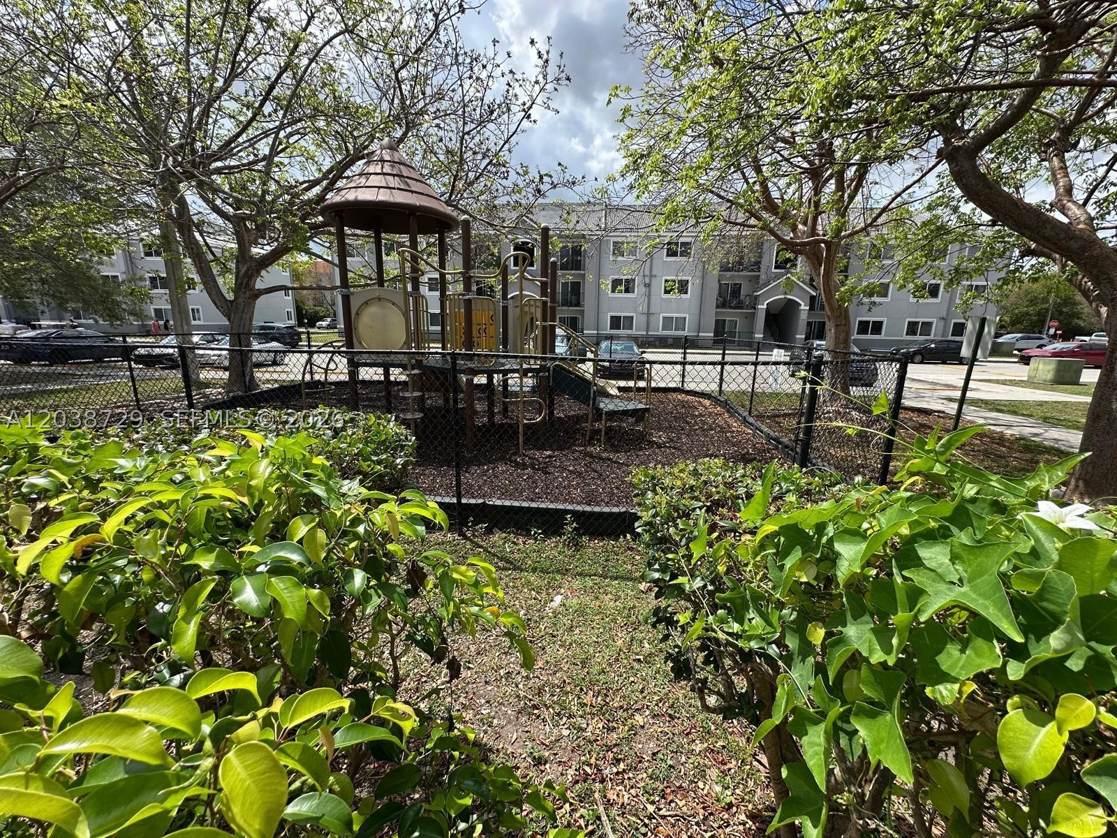VISTA TRACE 8 CONDO - Residential Lease