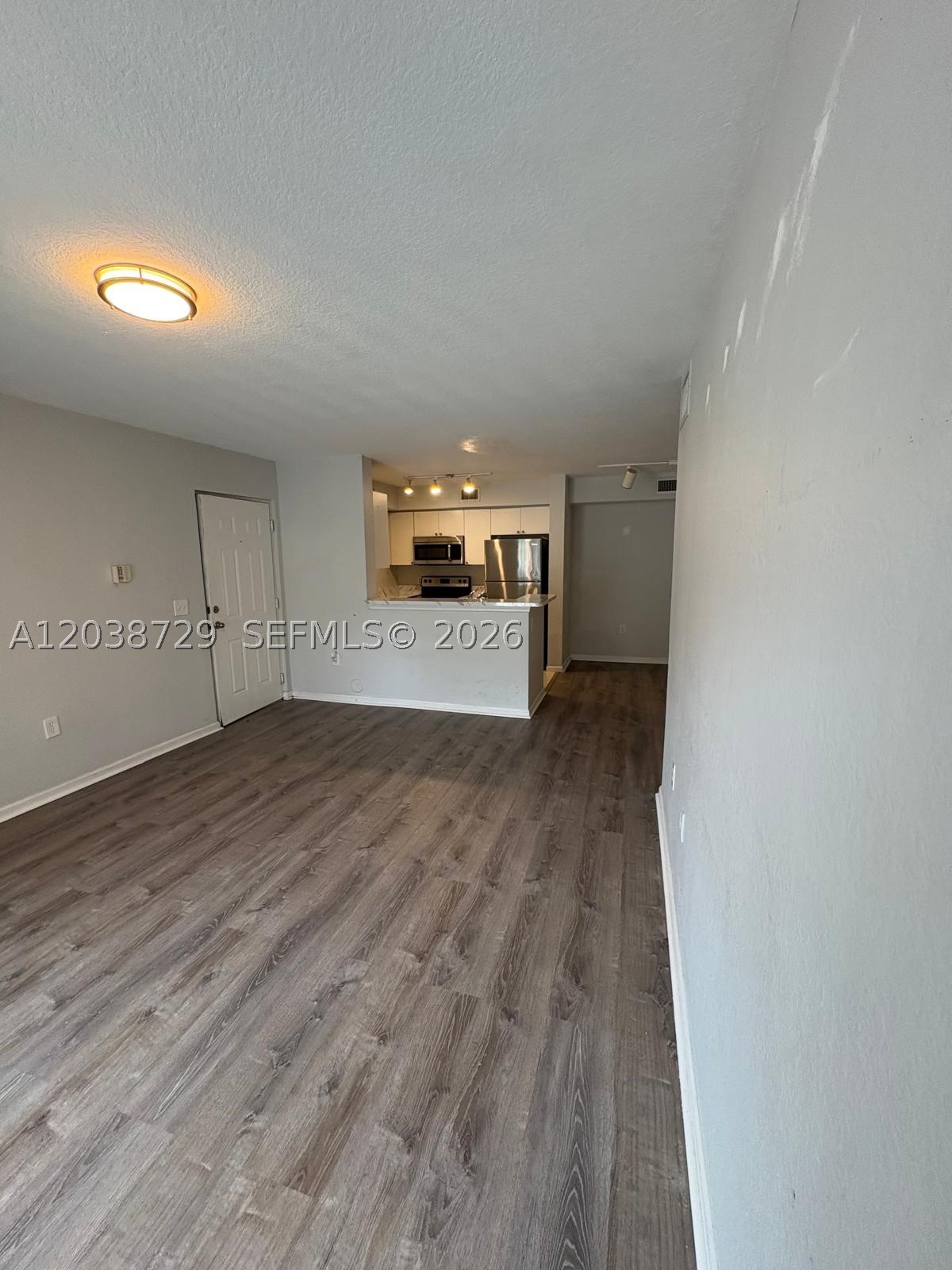 VISTA TRACE 8 CONDO - Residential Lease