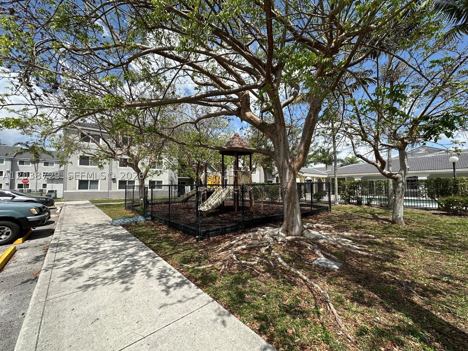VISTA TRACE 8 CONDO - Residential Lease