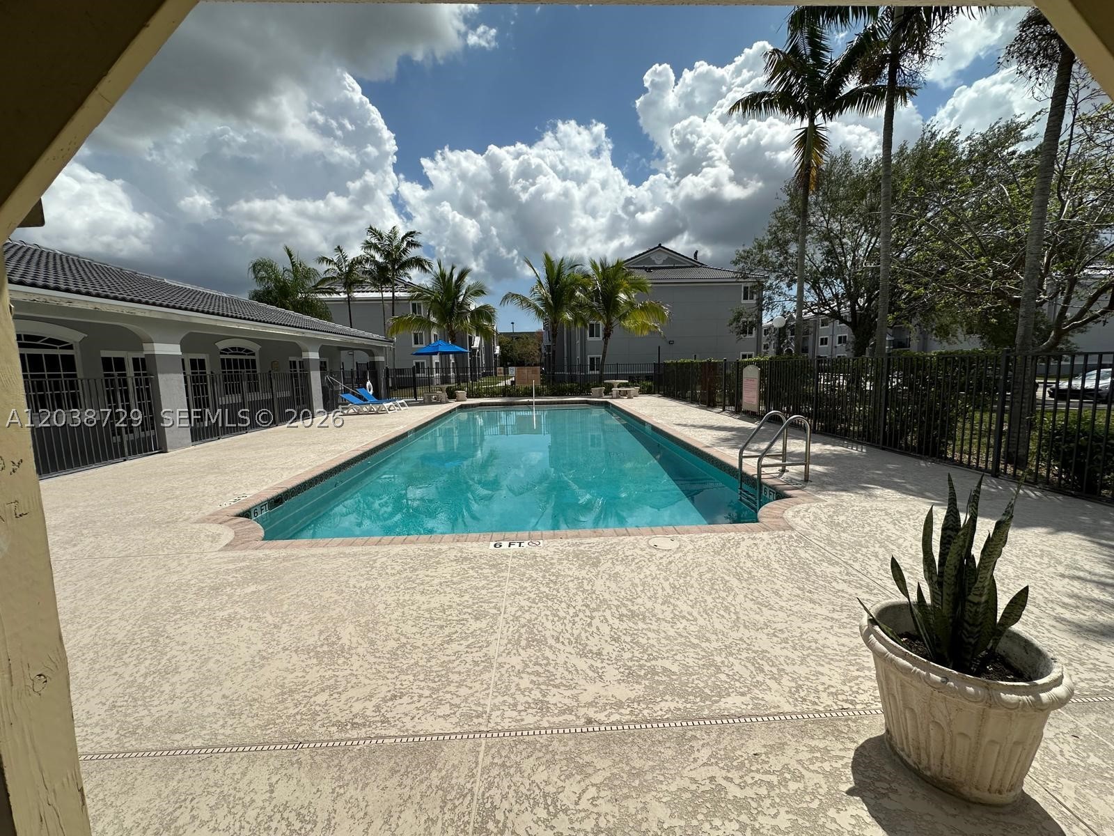 VISTA TRACE 8 CONDO - Residential Lease