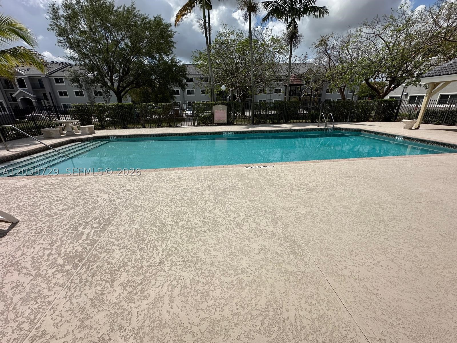 VISTA TRACE 8 CONDO - Residential Lease