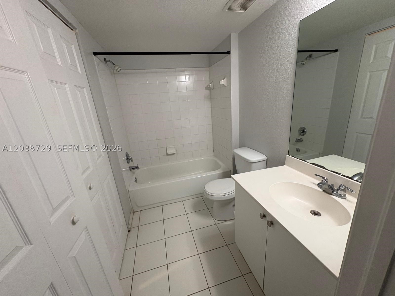 VISTA TRACE 8 CONDO - Residential Lease