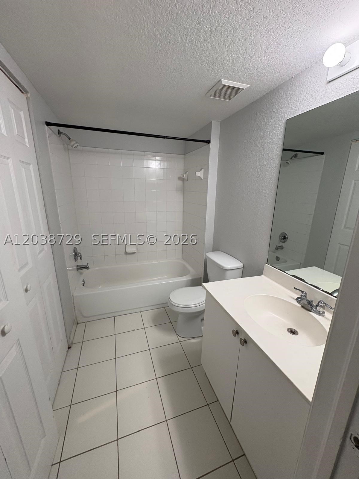 VISTA TRACE 8 CONDO - Residential Lease