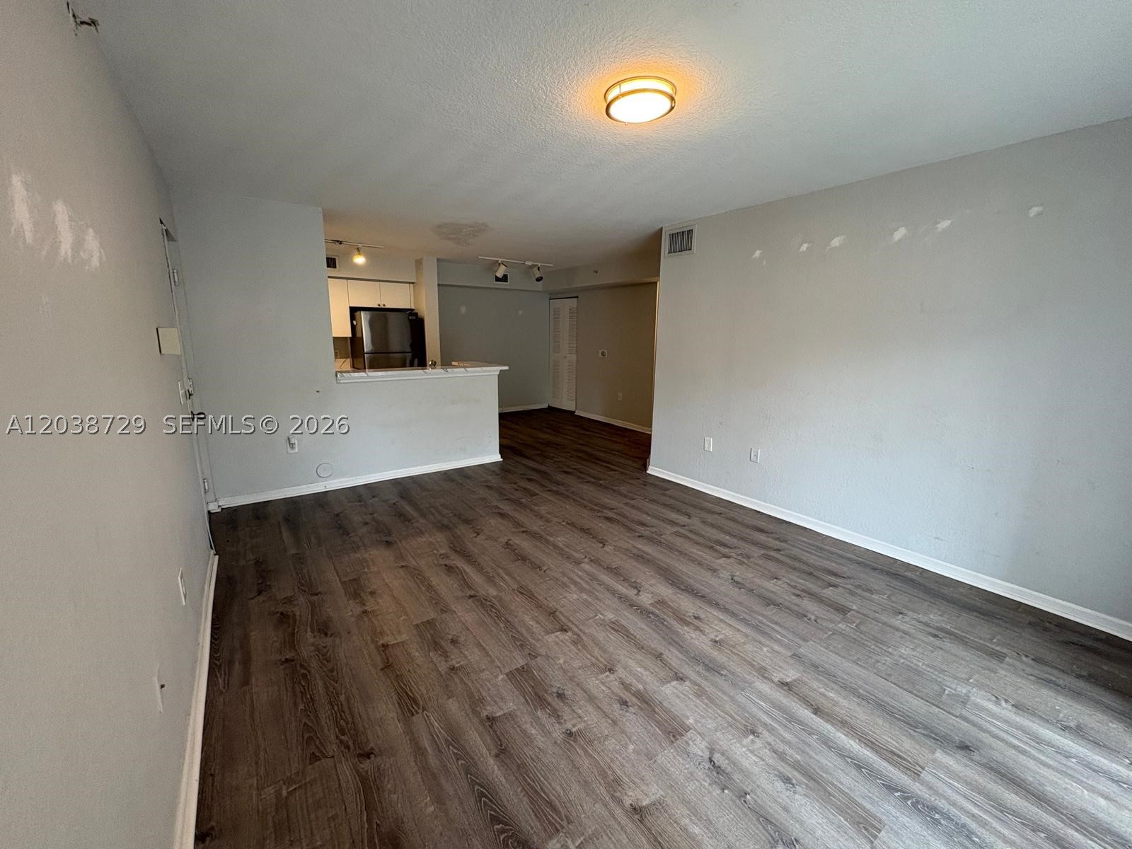VISTA TRACE 8 CONDO - Residential Lease