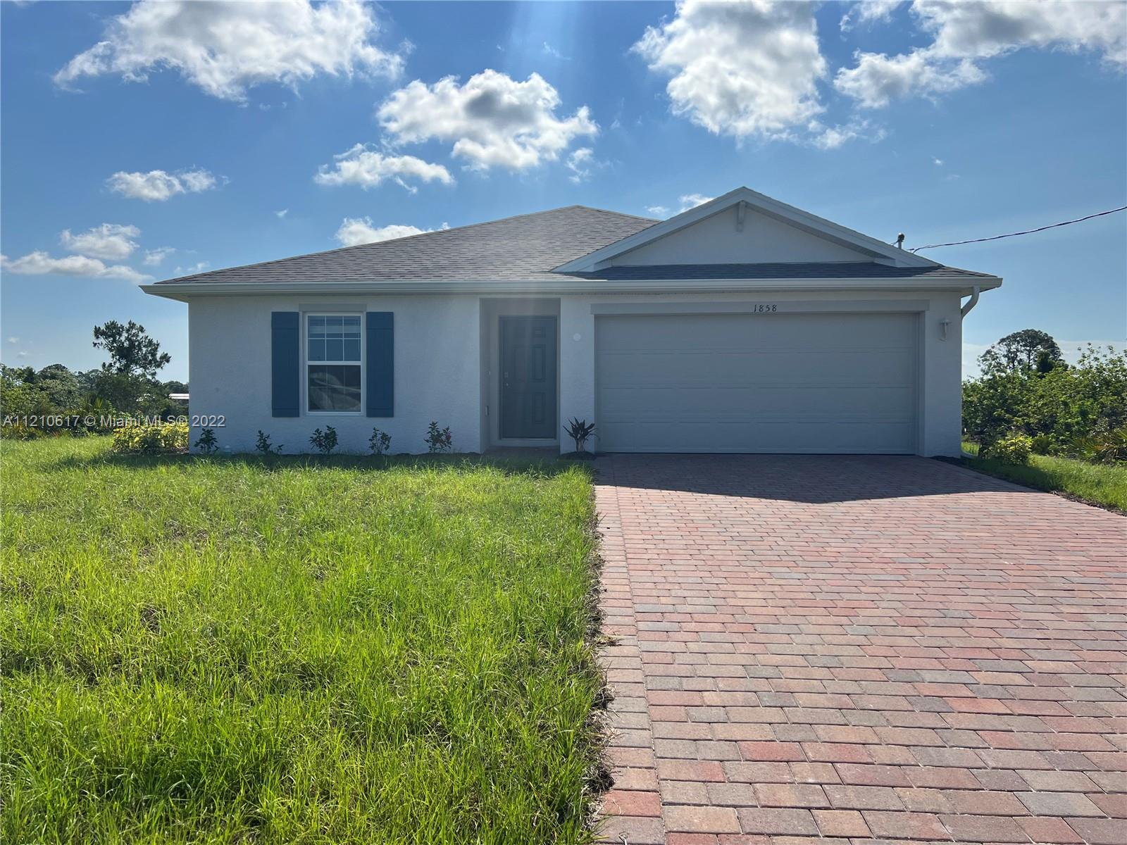 *NEW CONSTRUCTION*SINGLE HOME*NO HOA*. 4 BEDROOMS / 2 BATHS. OPEN STYLE KITCHEN WITH BRAND NEW APPLIANCES. GARAGE FOR TWO CARS. HUGE PATIO 0.275 ACRE. WASHER AND DRYER.