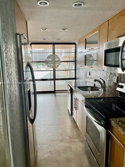 WINSTON TOWER 300 CONDO - Residential Lease
