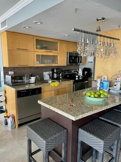 WINSTON TOWER 300 CONDO - Residential Lease