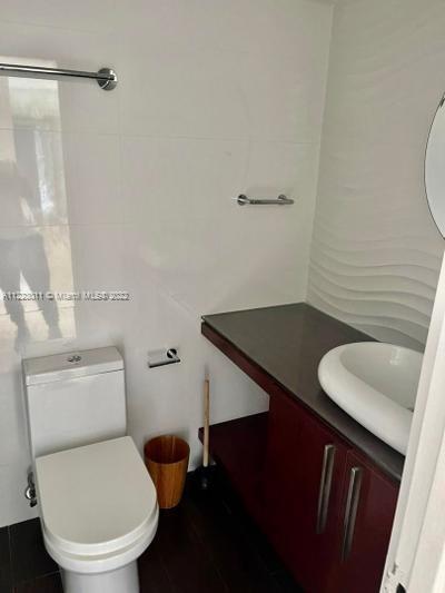 WINSTON TOWER 300 CONDO - Residential Lease