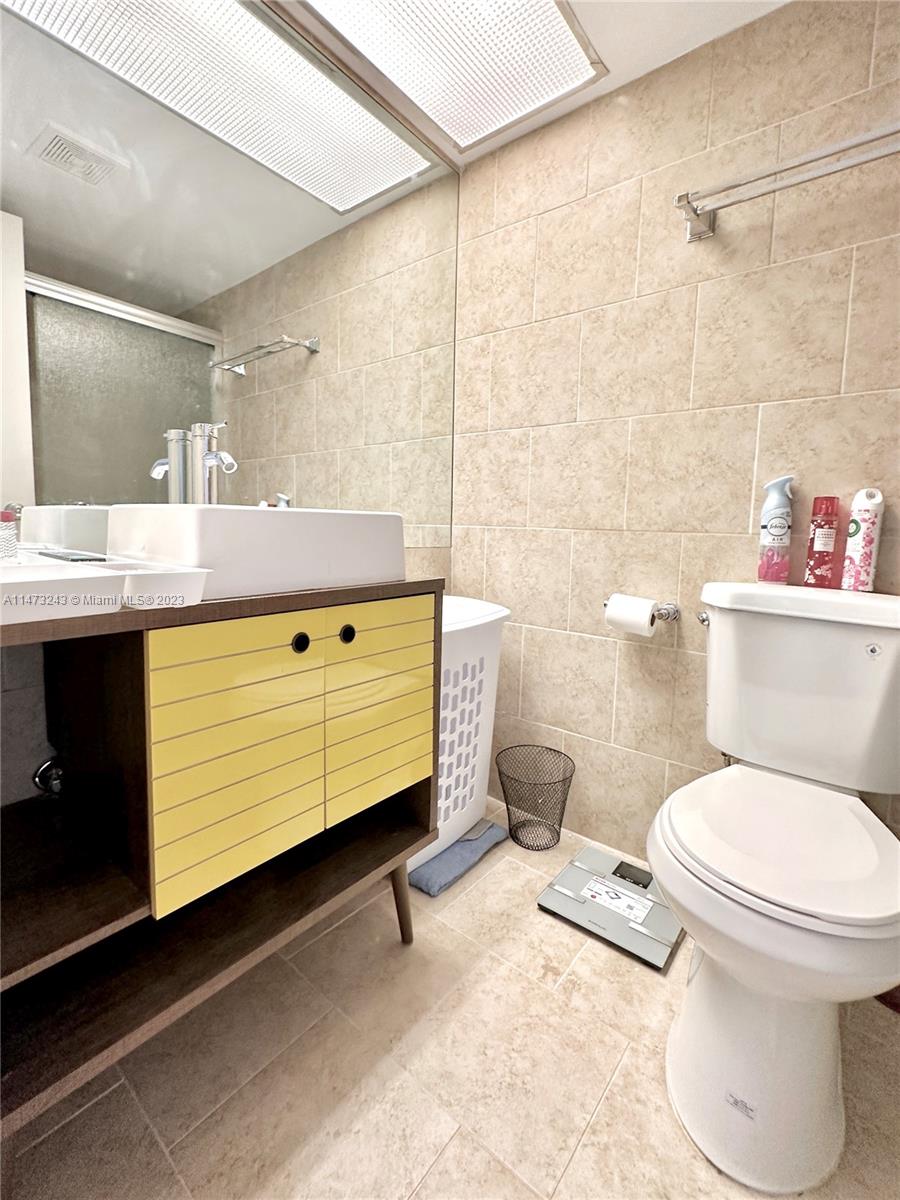 WINSTON TOWERS 200 - Residential Lease