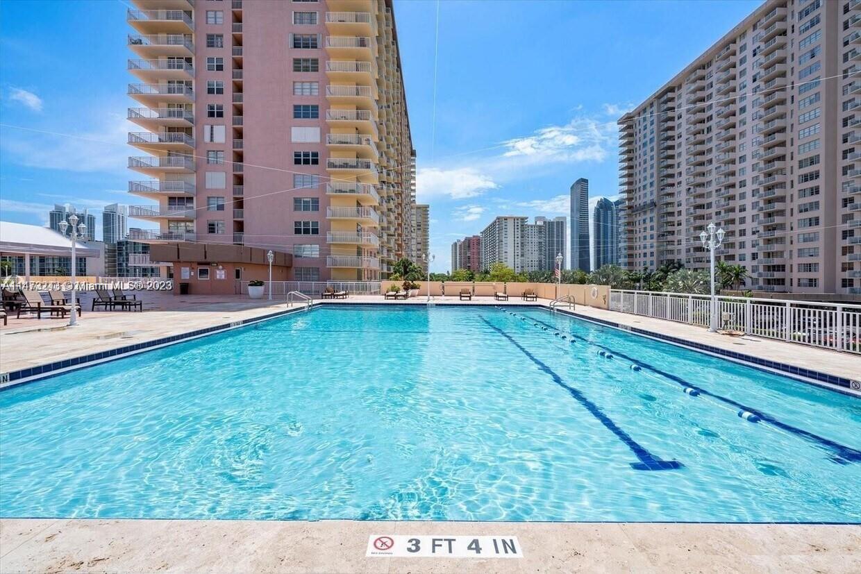 WINSTON TOWERS 200 - Residential Lease