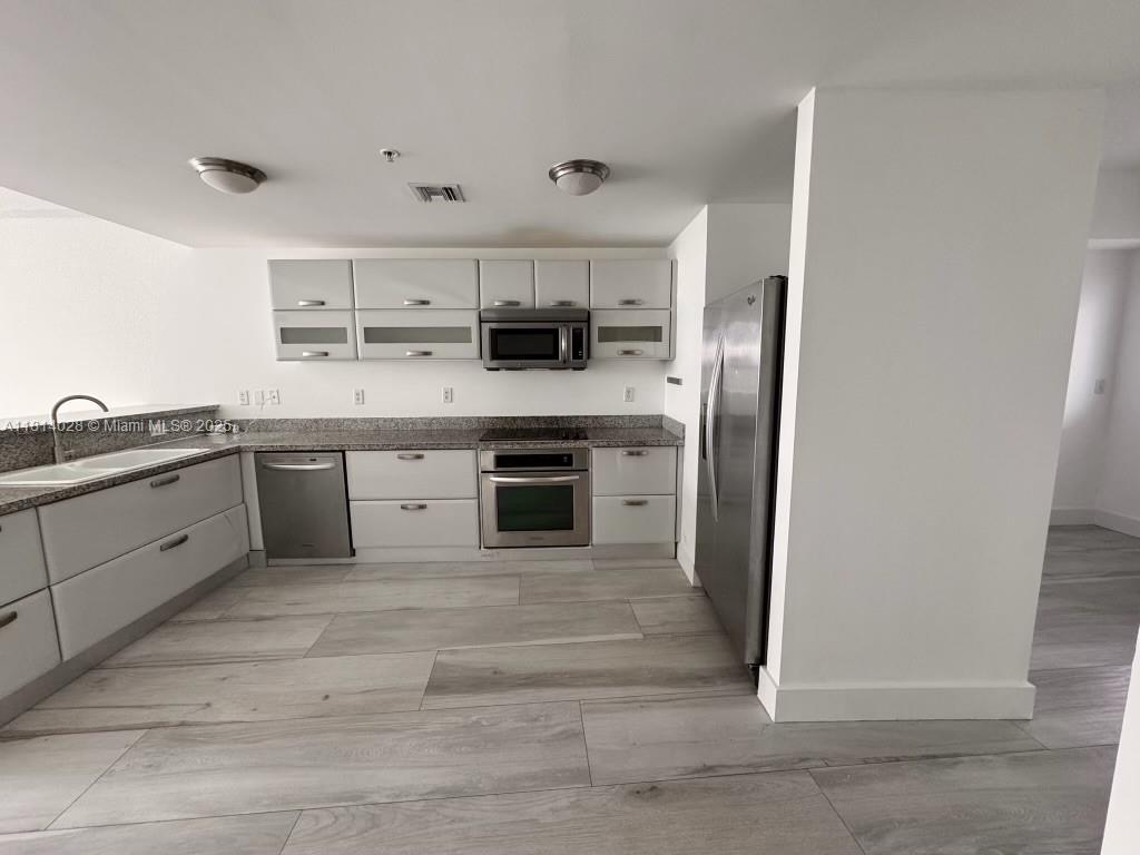 REGATTA AT INDIAN CREEK C - Residential Lease