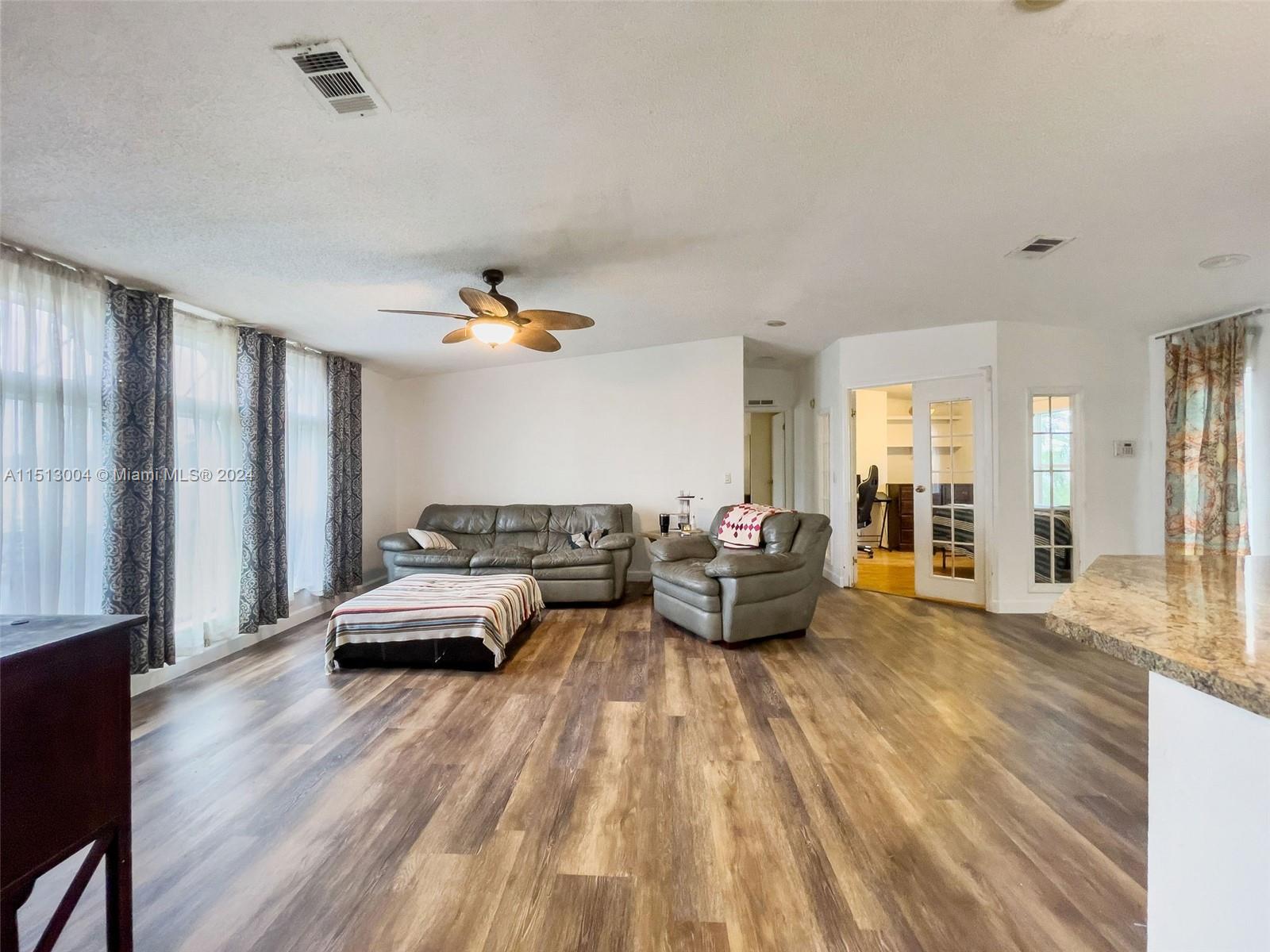 GATEWAY ESTATES PARK COND - Residential