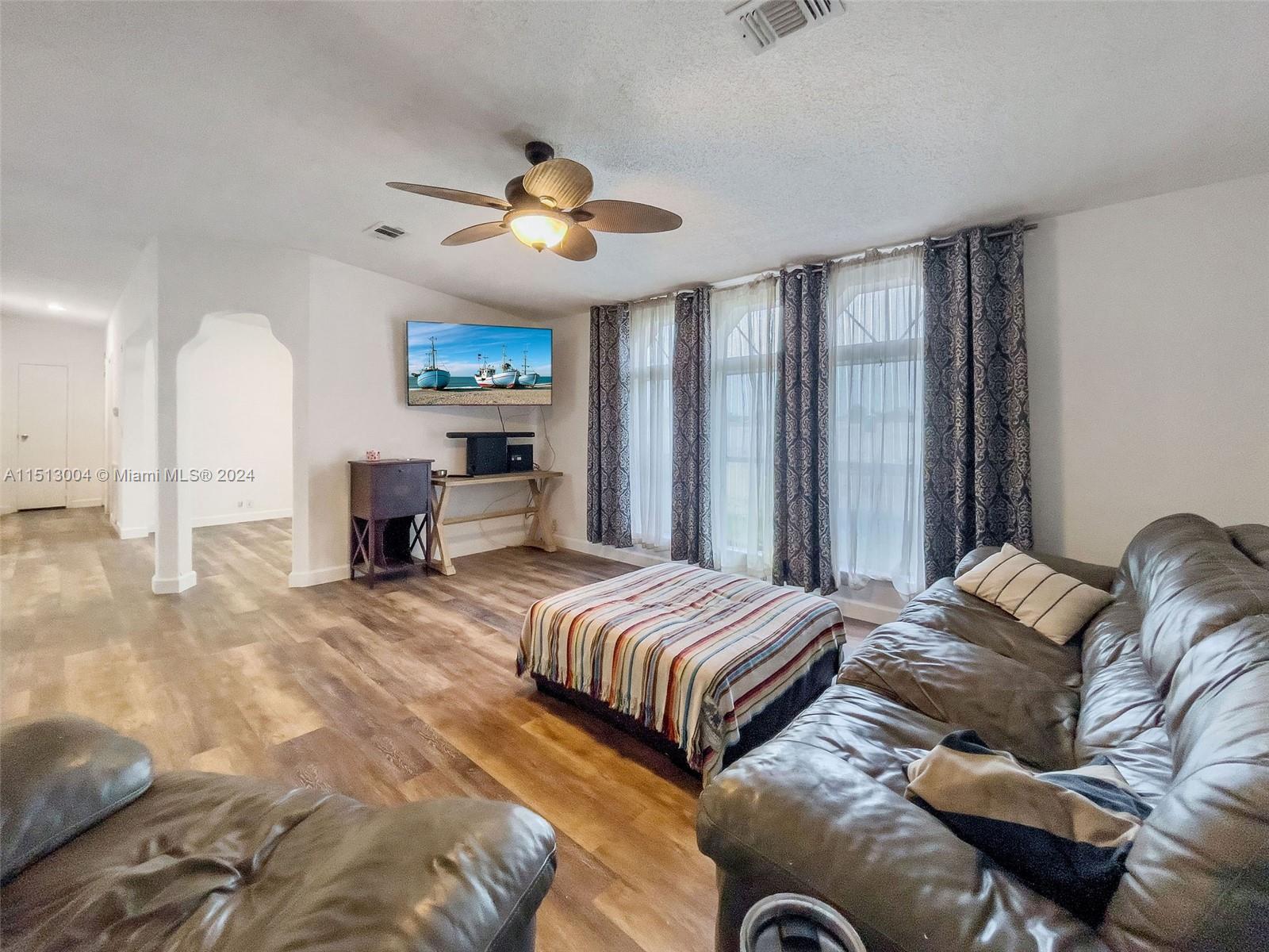 GATEWAY ESTATES PARK COND - Residential