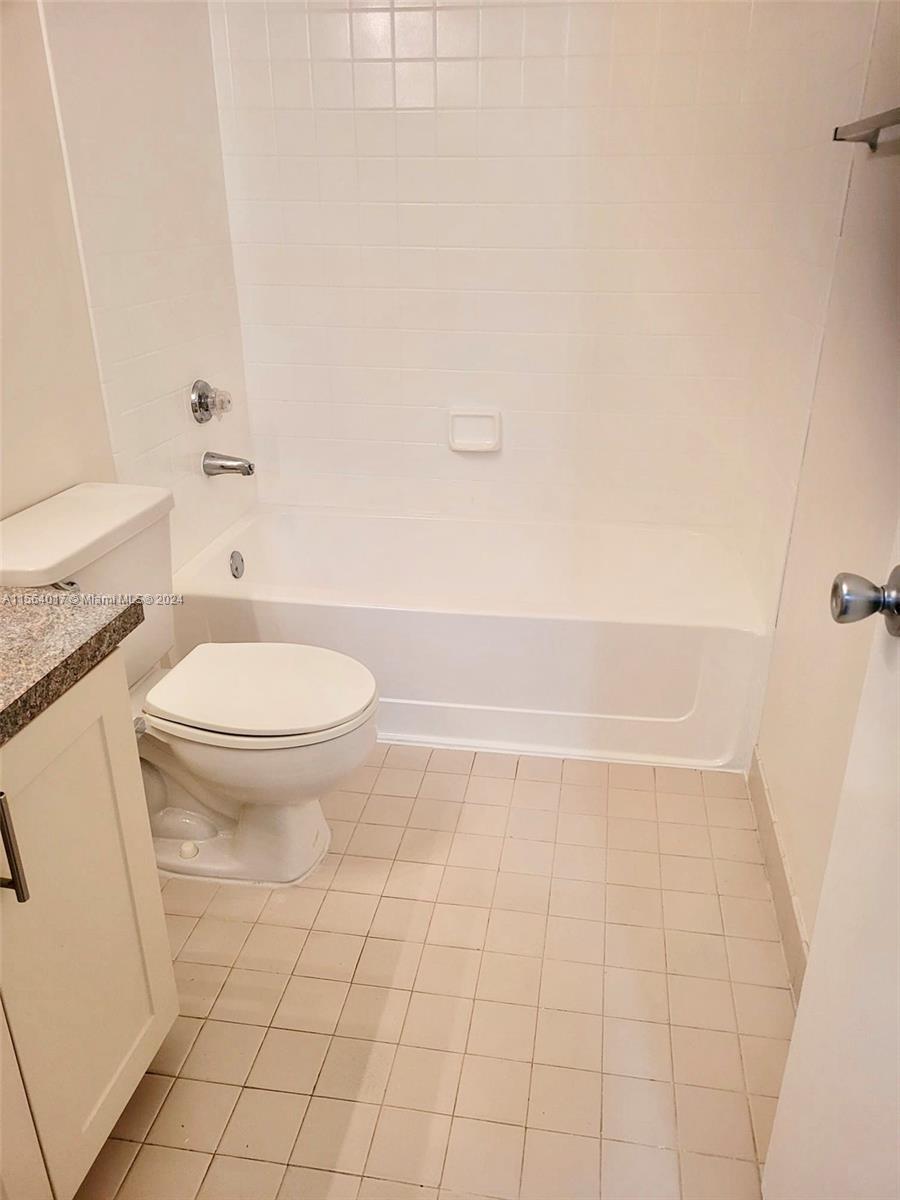 VILLAS DE VENEZIA CONDO - Residential Lease