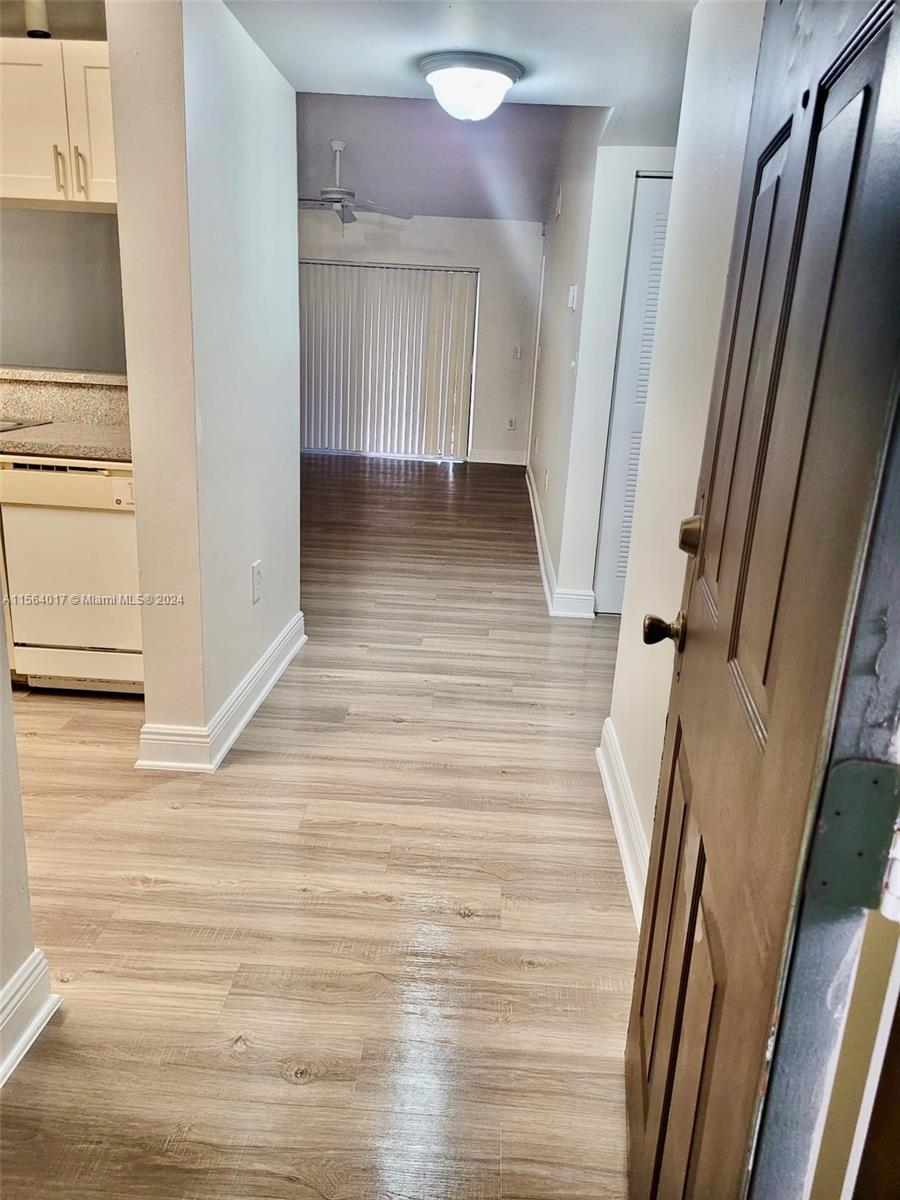 VILLAS DE VENEZIA CONDO - Residential Lease