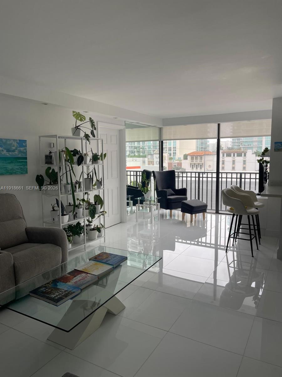 PLAZA OF AMERICAS CONDO P - Residential
