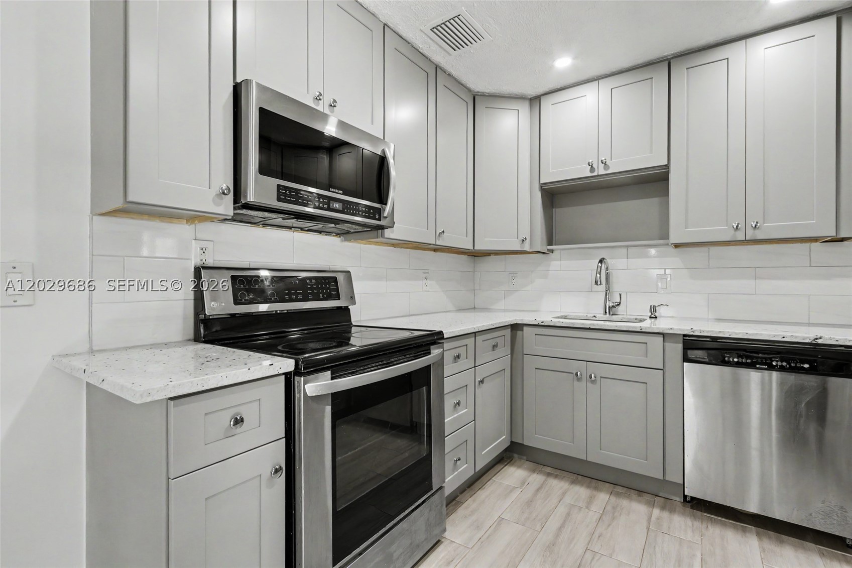 BROADVIEW COUNTRY CLUB ES - Residential