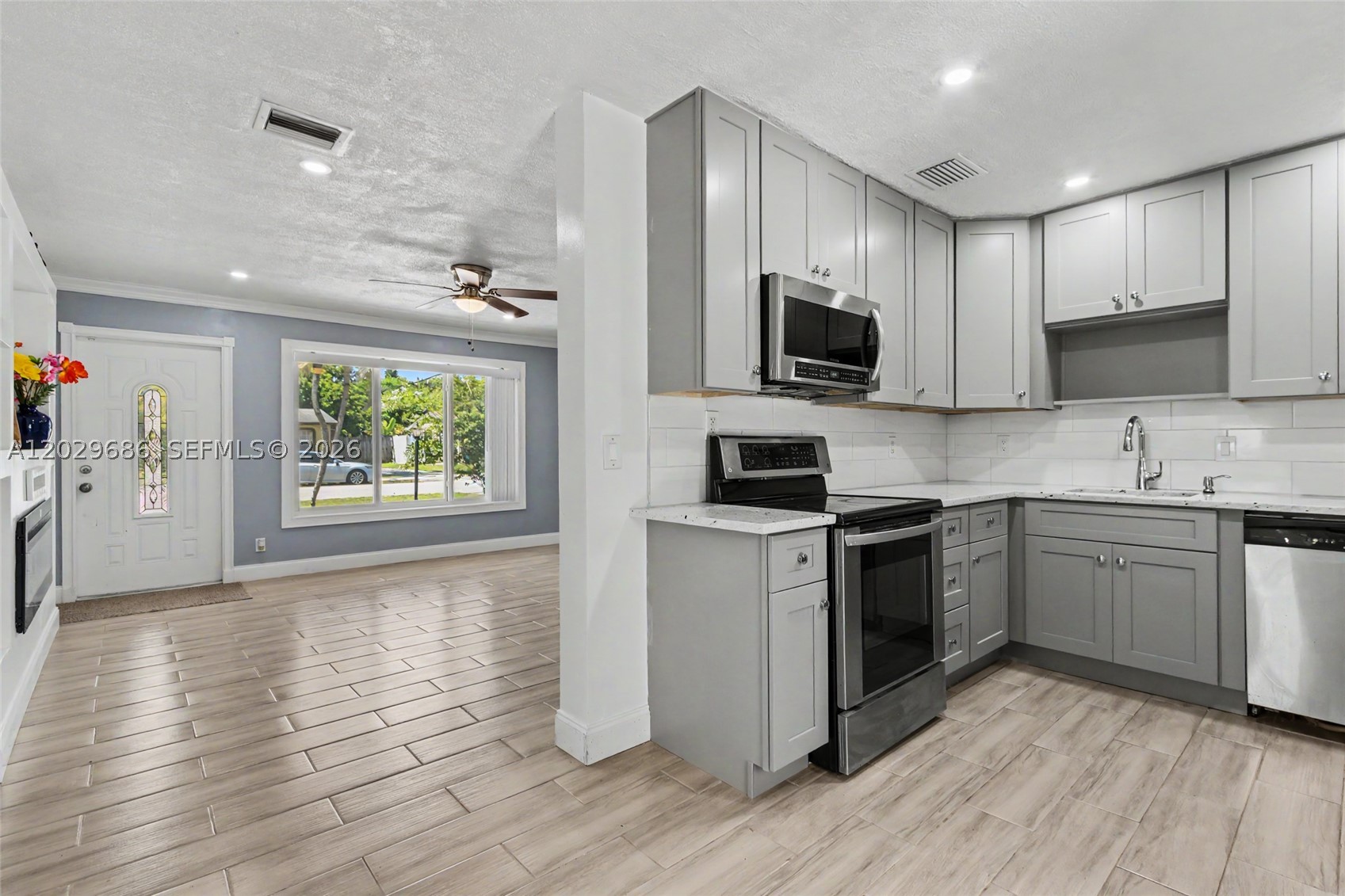 BROADVIEW COUNTRY CLUB ES - Residential