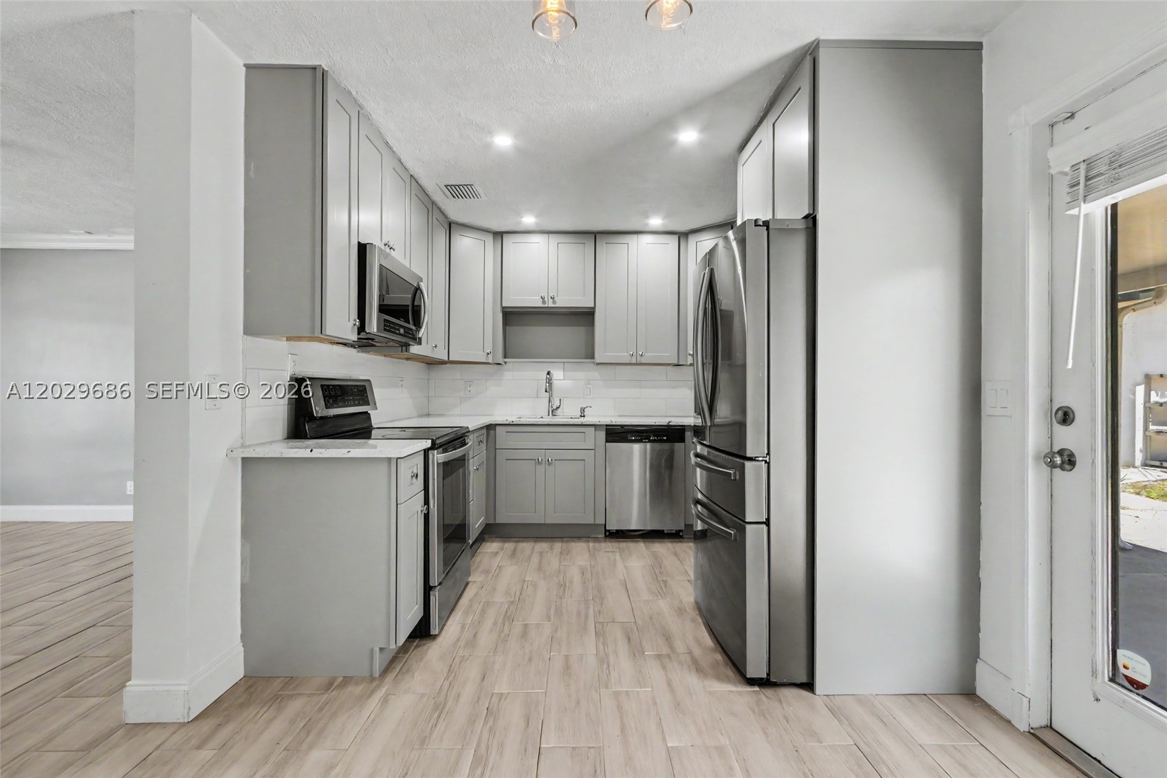 BROADVIEW COUNTRY CLUB ES - Residential