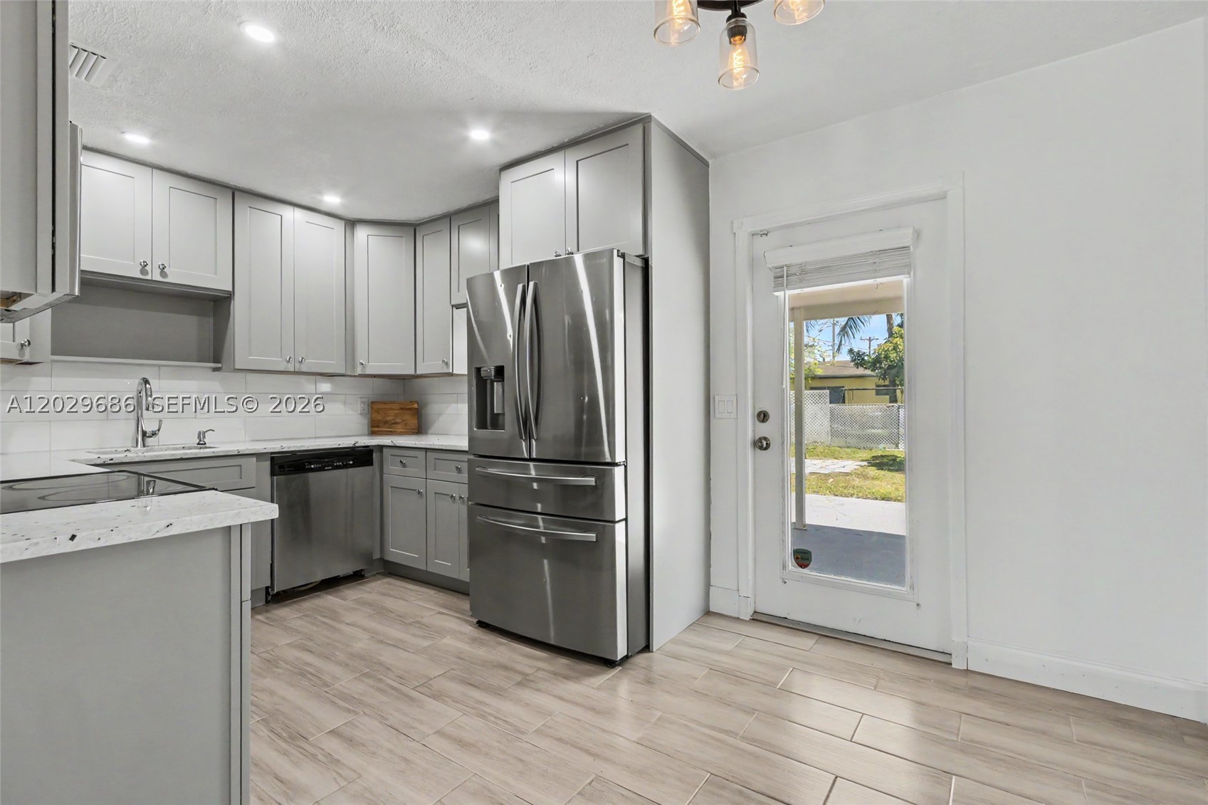 BROADVIEW COUNTRY CLUB ES - Residential