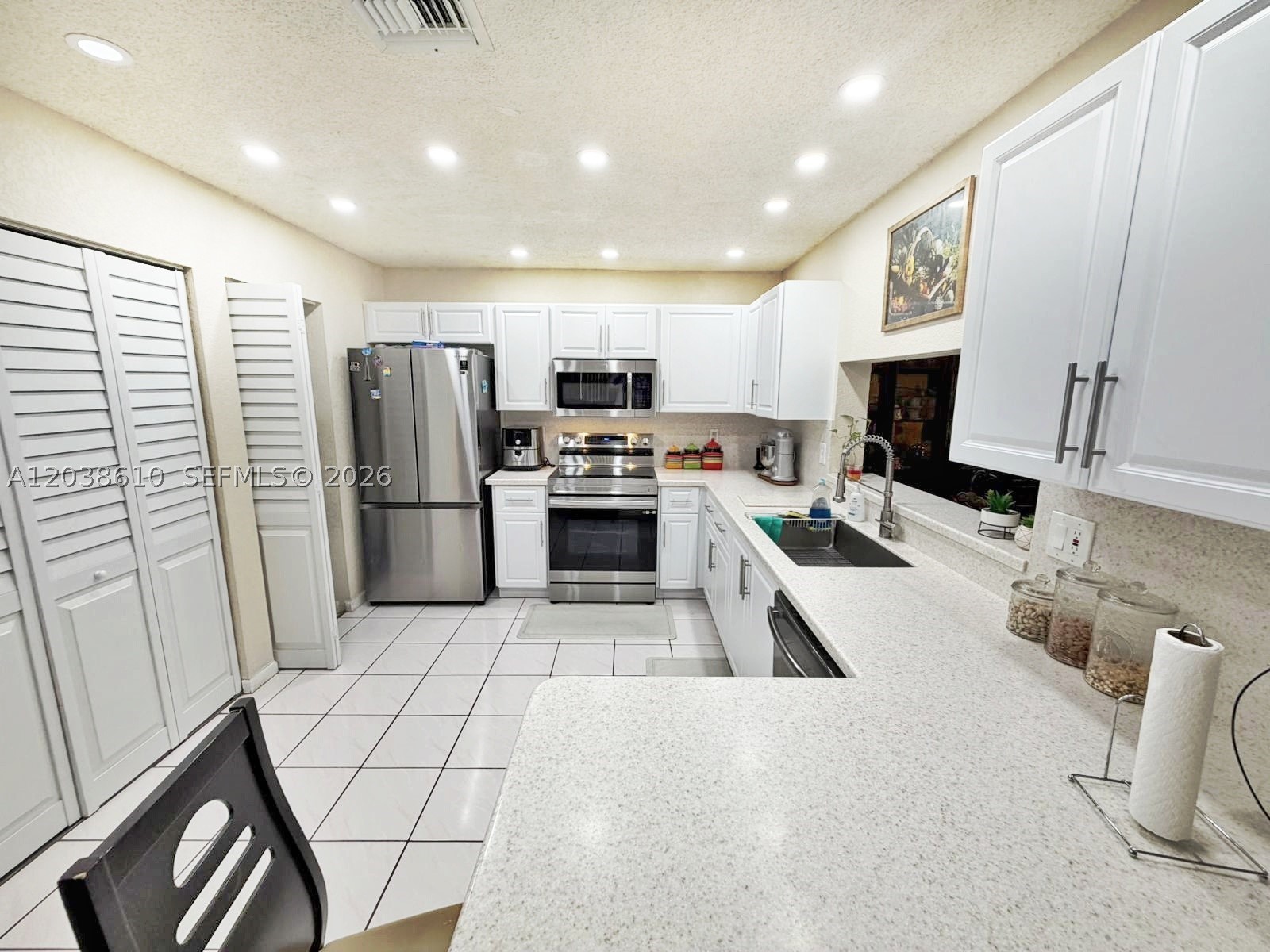 PEMBROKE POINTE - Residential
