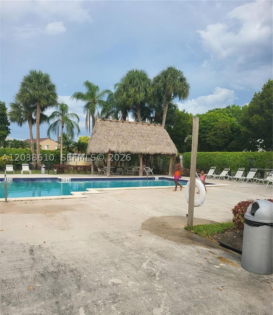 PEMBROKE POINTE - Residential