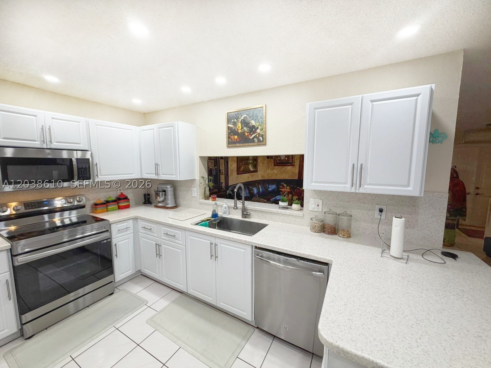 PEMBROKE POINTE - Residential