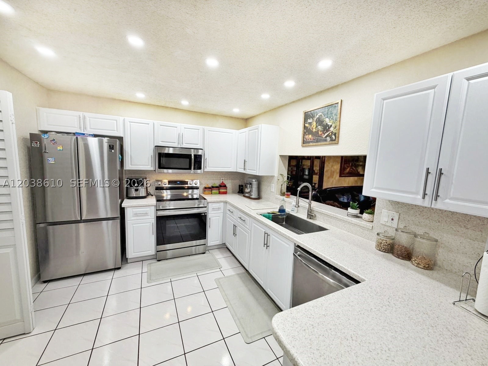 PEMBROKE POINTE - Residential