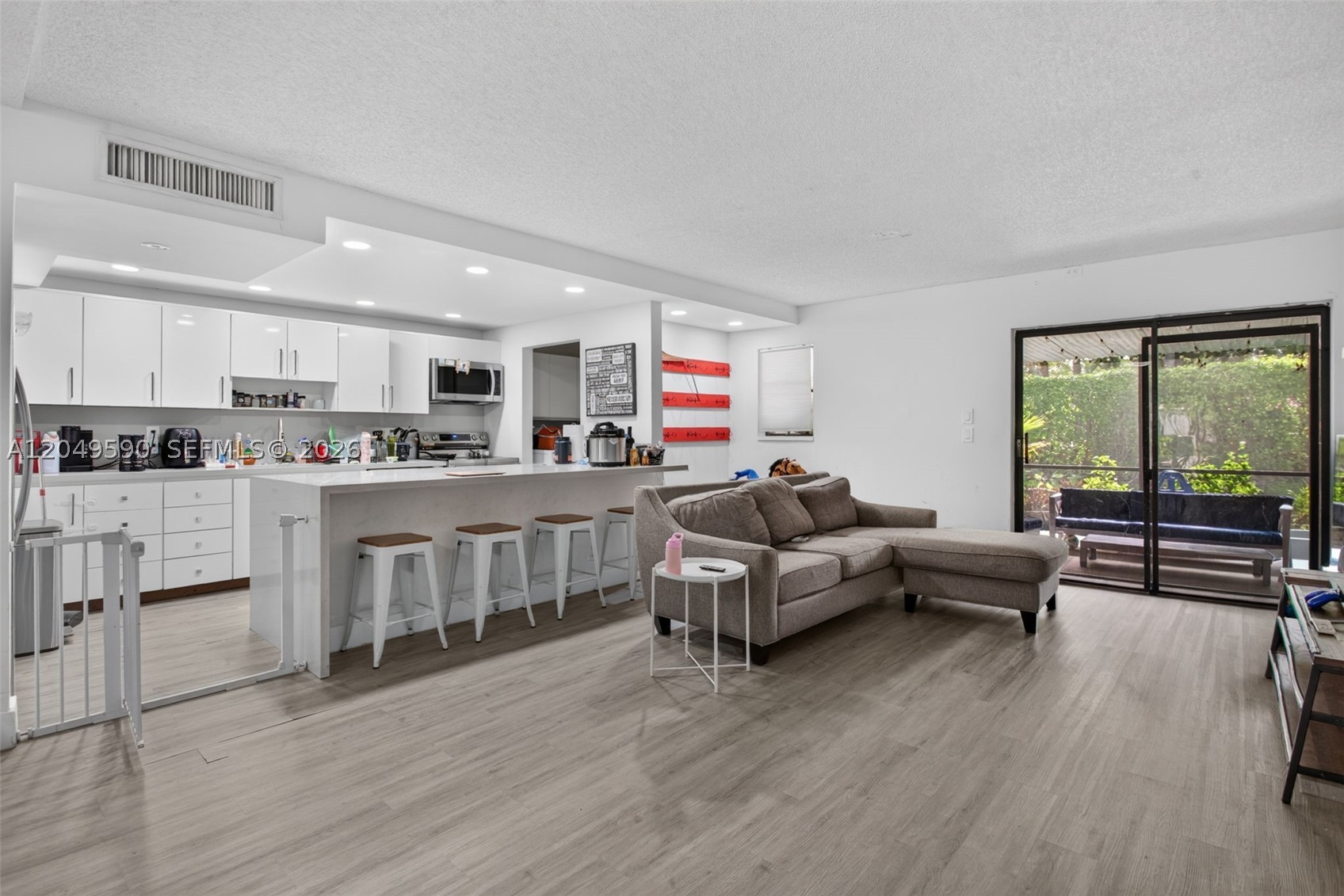 TOWNHOUSE VILLAGE AT BONA - Residential Lease