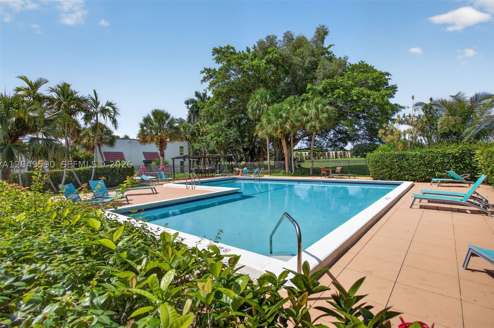 TOWNHOUSE VILLAGE AT BONA - Residential Lease