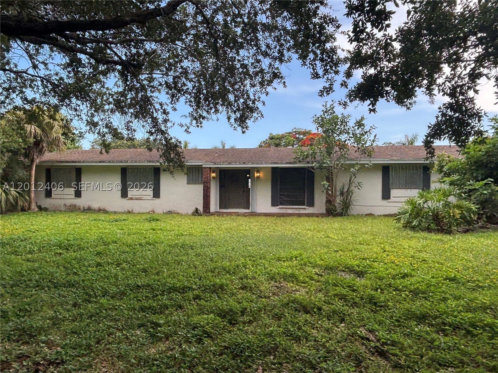 Fantastic opportunity to renovate or build new on this acre plus (54,450 sf lot) in Galloway Glen. This is an "AS IS" "WHERE IS" probate sale subject to court approval.