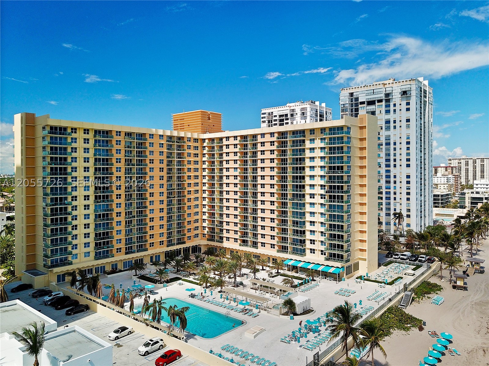 WAVE CONDO - Residential