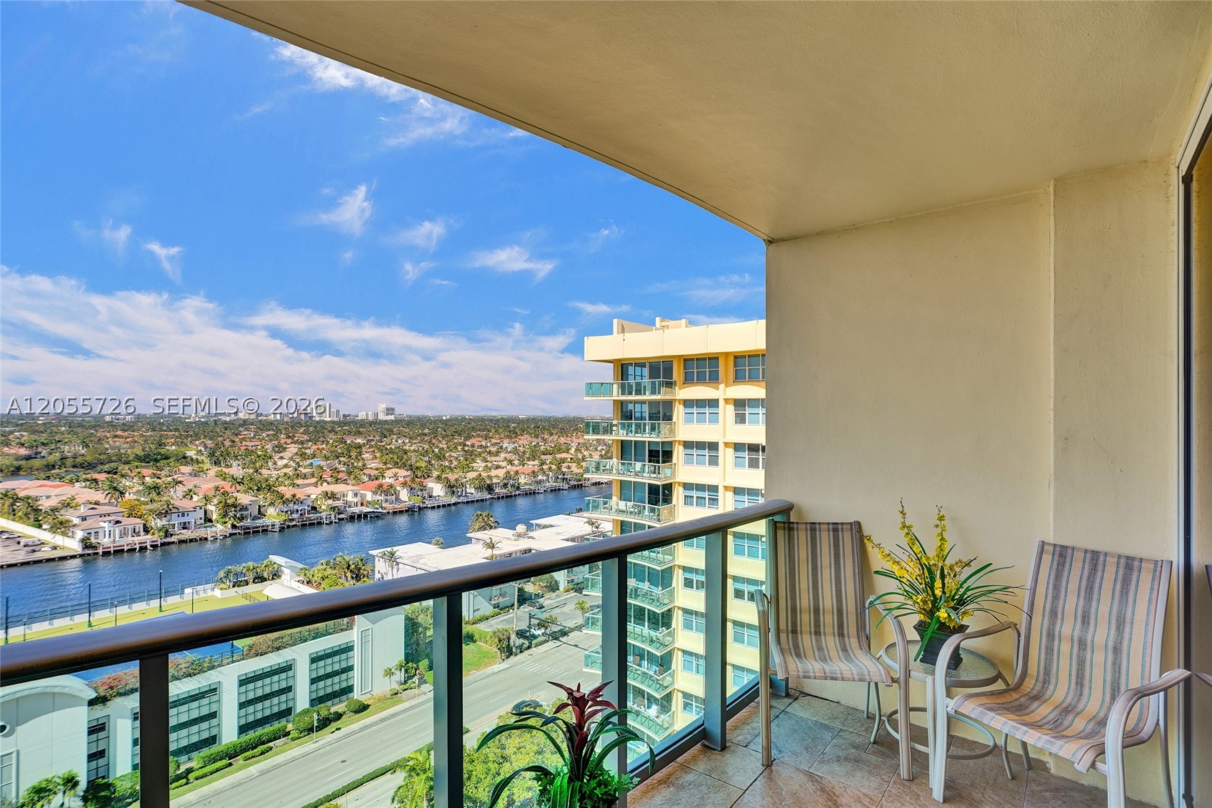 WAVE CONDO - Residential