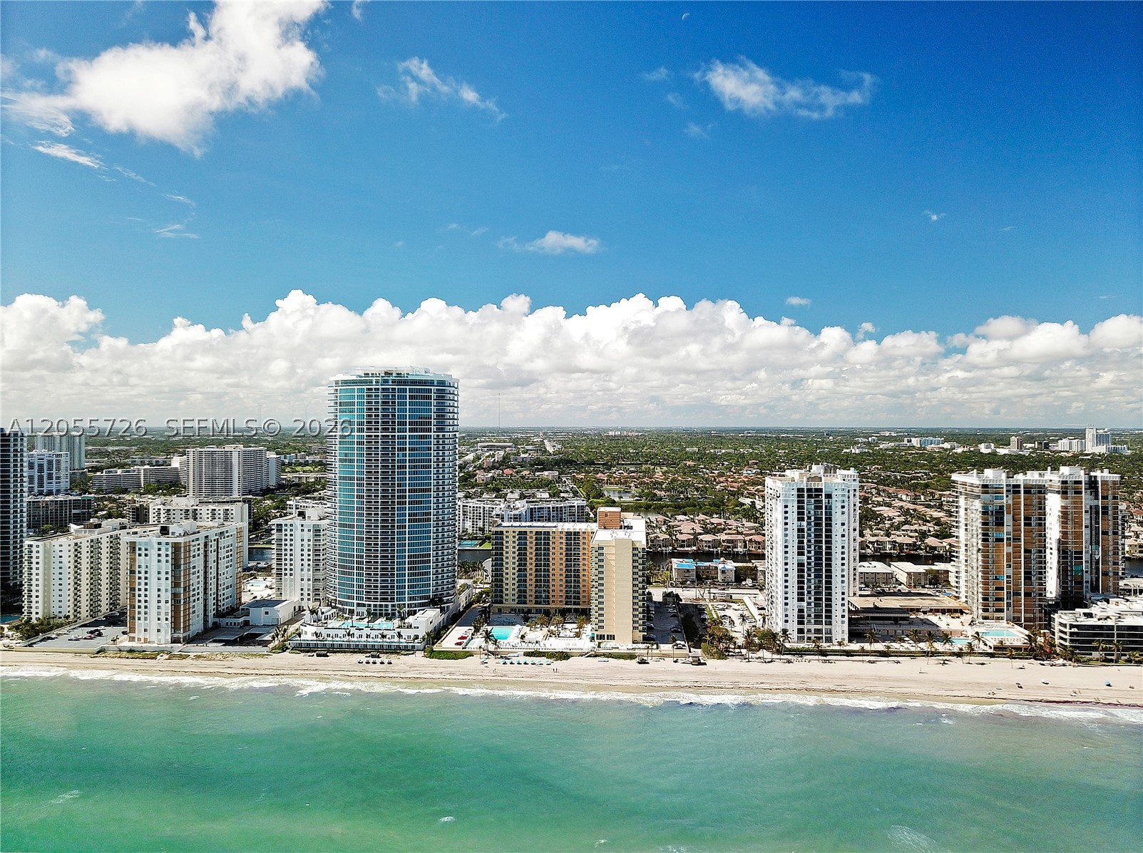 WAVE CONDO - Residential